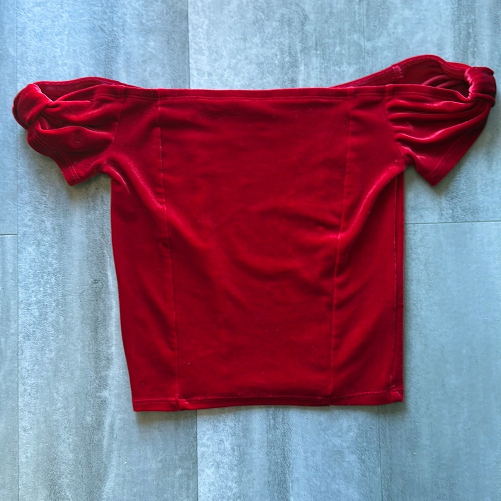 Urban Outfitters: Off the shoulder top with bow detail in the Shoulder strap